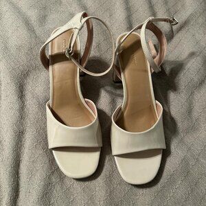 Old Navy Women's White and Cream Sandals